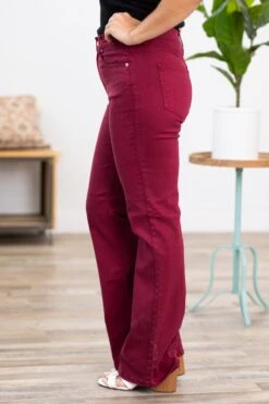 Sneak Peek Berry Kick Flare Raw Hem Jeans -Staccato Shop 3D4A0412 251561d8 8d4c 451f 8595 2ca3c1752832