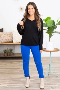 STACCATO Black V-Neck Raw Edge Sweater -Staccato Shop 3D4A1575 e341ff65 59db 4109 b2bc bc410801d831