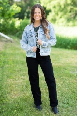 Veveret Light Wash Rhinestone Denim Jacket -Staccato Shop 3D4A2646 a93795b4 db0d 4c5f b58b a76ad552e36c