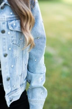 Veveret Light Wash Rhinestone Denim Jacket -Staccato Shop 3D4A2653 4f577552 db29 408b b1bf ec1b0e085d15