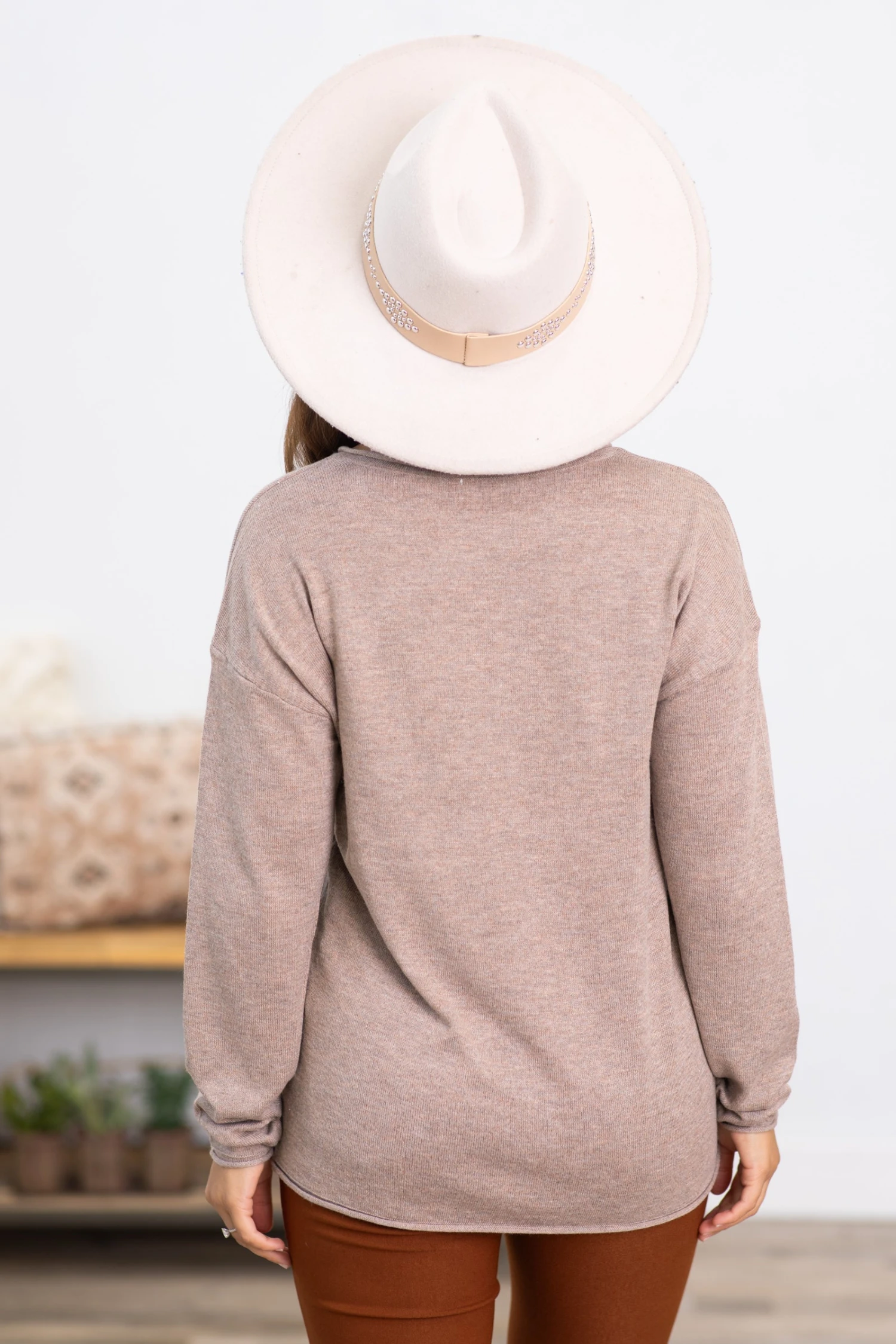 STACCATO Mocha V-Neck Raw Edge Sweater 6 STACCATO Mocha V-Neck Raw Edge Sweater - Image 4