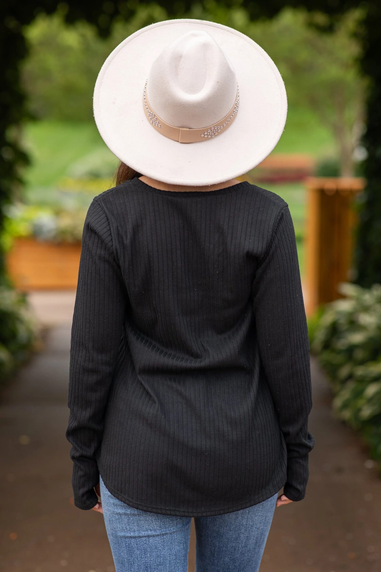 Black V-Neck Ribbed Top With Thumbholes 6 Black V-Neck Ribbed Top With Thumbholes - Image 4