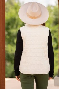 STACCATO Cream Quilted Vest -Staccato Shop 3D4A8570 ad5ed054 6351 435f b21a f055f7e22d73
